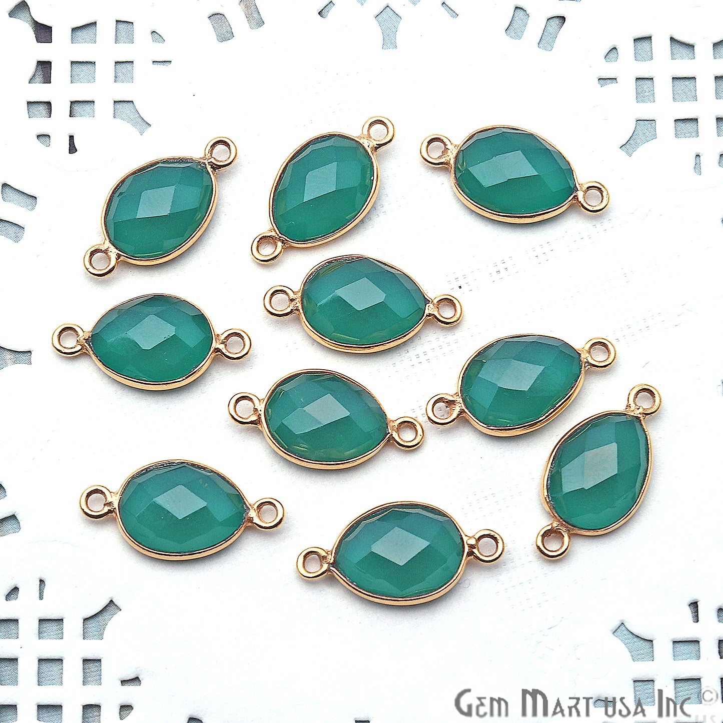 Green Onyx Egg Shape 8x10mm Gold Plated Single Bail Connector