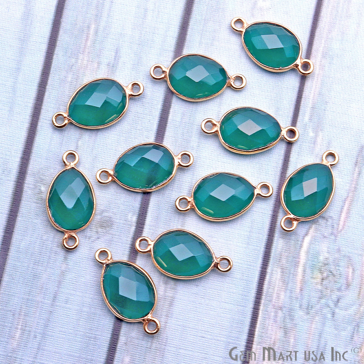 Green Onyx Egg Shape 8x10mm Gold Plated Single Bail Connector