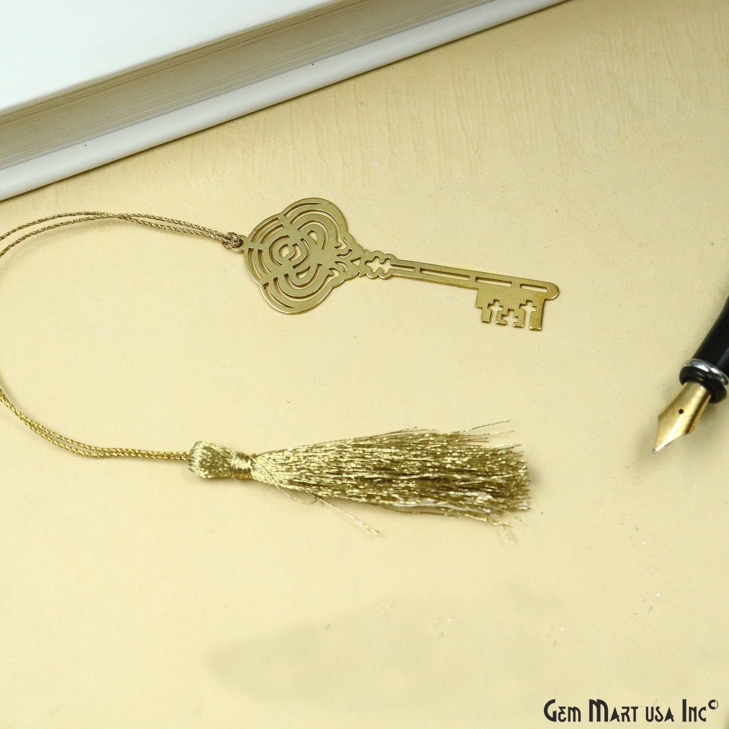 Metal Key Bookmark With Tassel. Gold Bookmark, Reader Gift, Handmade Bookmark, Page Marker, Aesthetic Gift. 71x29mm