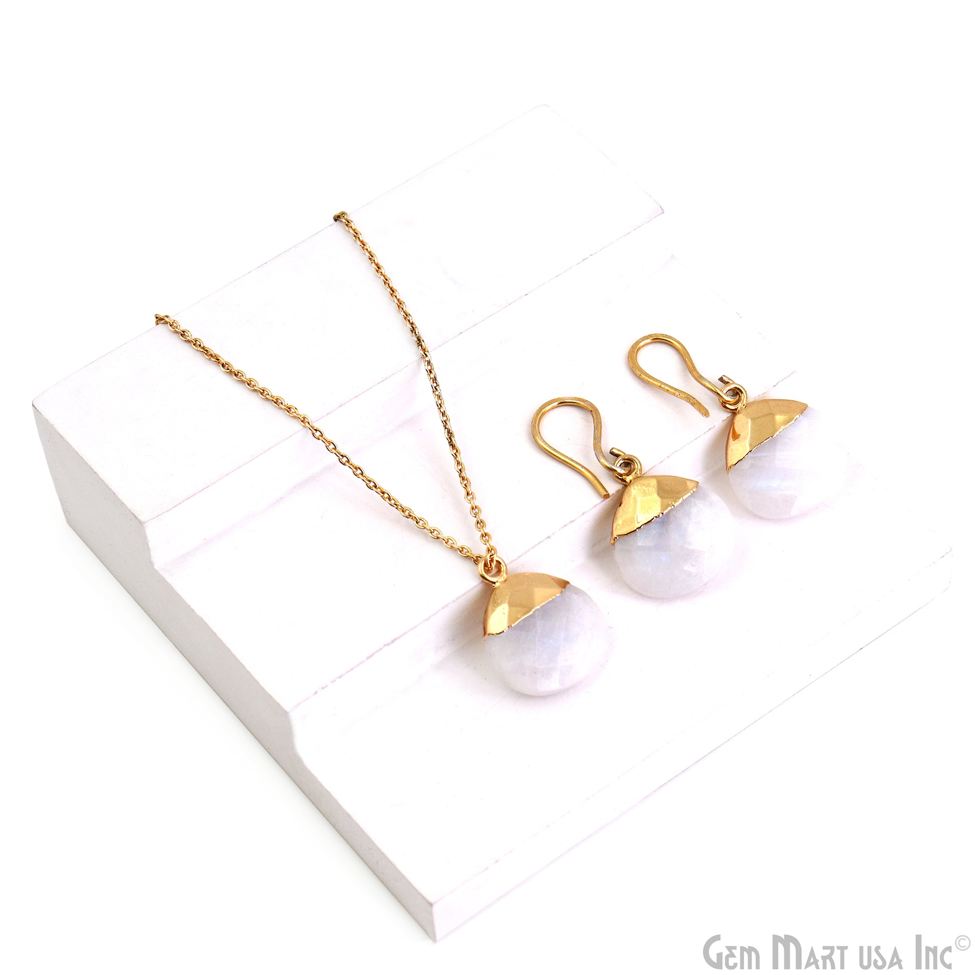 With our customizable moonstone connectors! Perfect for crafting unique pendants, necklaces, bracelets, and earrings. Let your creativity shine with endless possibilities.